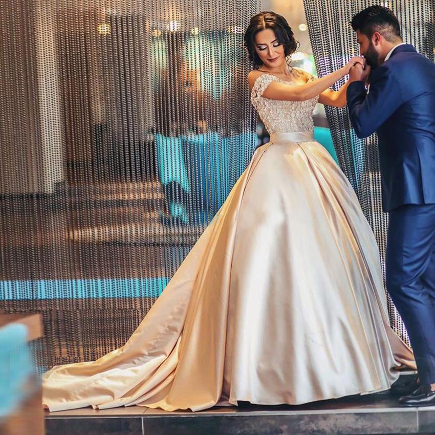 2018 Saudi Arabic Dubai Champagne Ball Gown Quinceanera Dresses Off Shoulder Appliques Lace Satin Plus Size Prom Gowns Sweet 16, Gold
2018 Saudi Arabic Dubai Champagne Ball Gown Quinceanera Dresses Off Shoulder Appliques Lace Satin Plus Size Prom Gowns Sweet 16, Gold