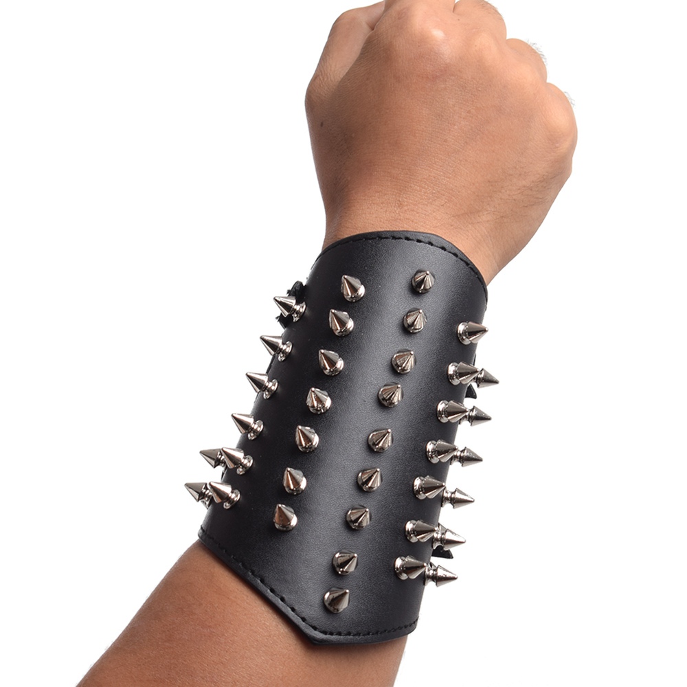 Vintage Men Medieval Knights Cosplay Accessory Single Armband Rivet Steampunk Genuine Leather Armor Gauntlet Wristband Cuff