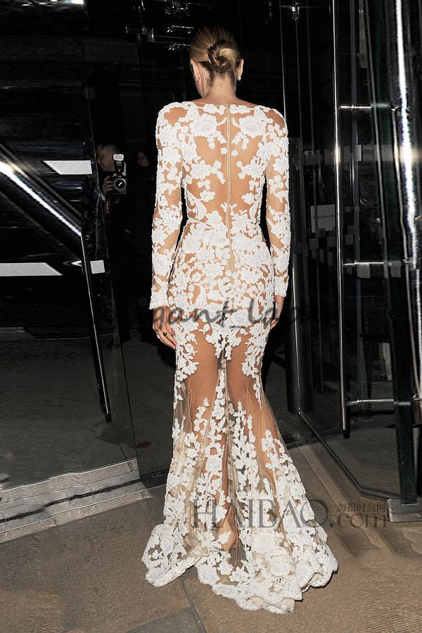 Sexy Michael Costello Celebrity Evening Dresses Deep V Neck Long Sleeves Appliques Tulle See Through Illusion Nude White Prom Dresses