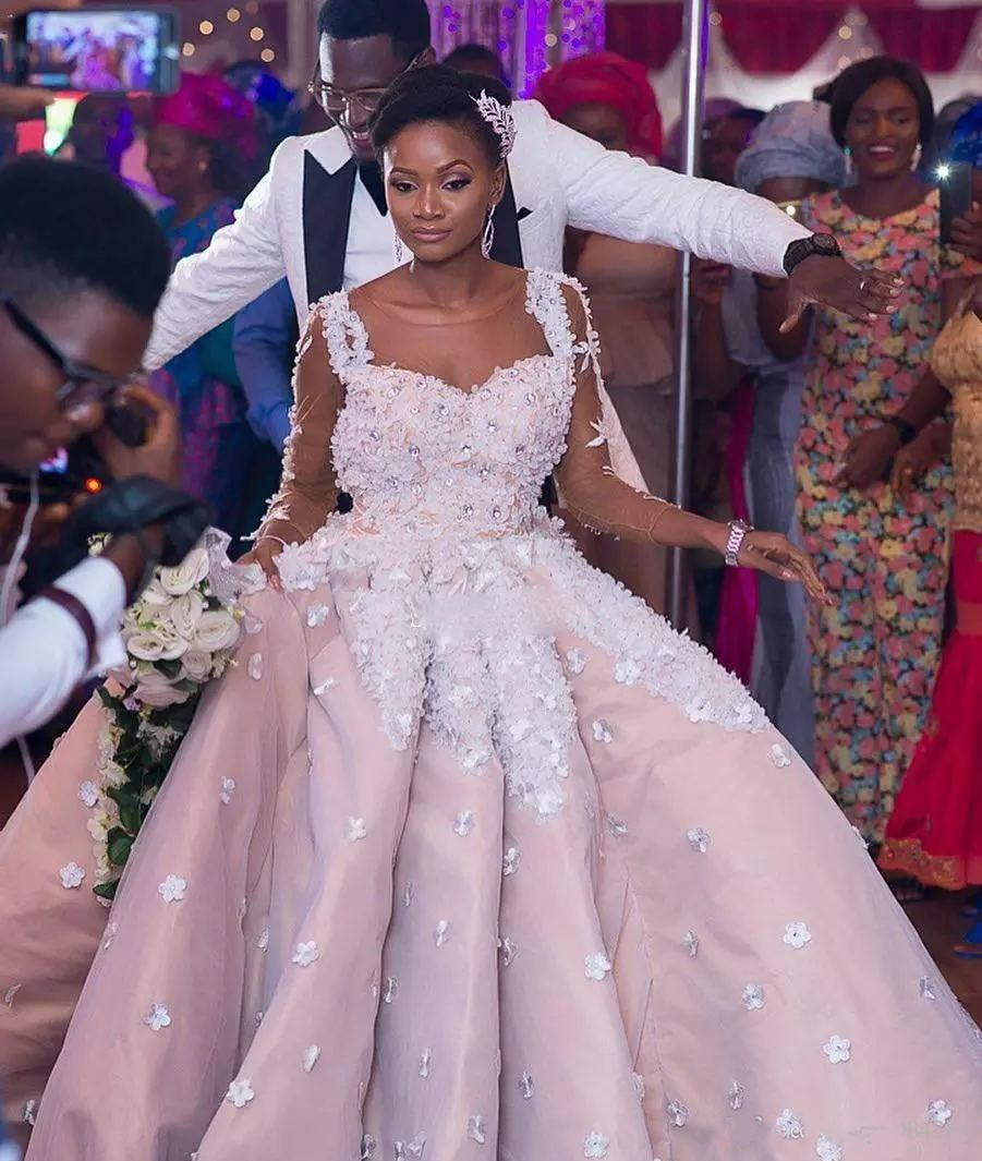 Beaded Pearls Dubai Ball Gown Dresses Handmade Flowers Long Illusion Sleeves Applique Bridal Gowns Wedding Dress s
