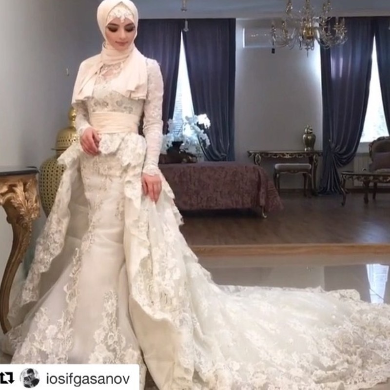 Glamorous Saudi Arabia Wedding Dresses Beaded Lace Applique Long Sleeves Mermaid Bridal Dress With Overskit 2018 Fashion Muslim Wedding Gown