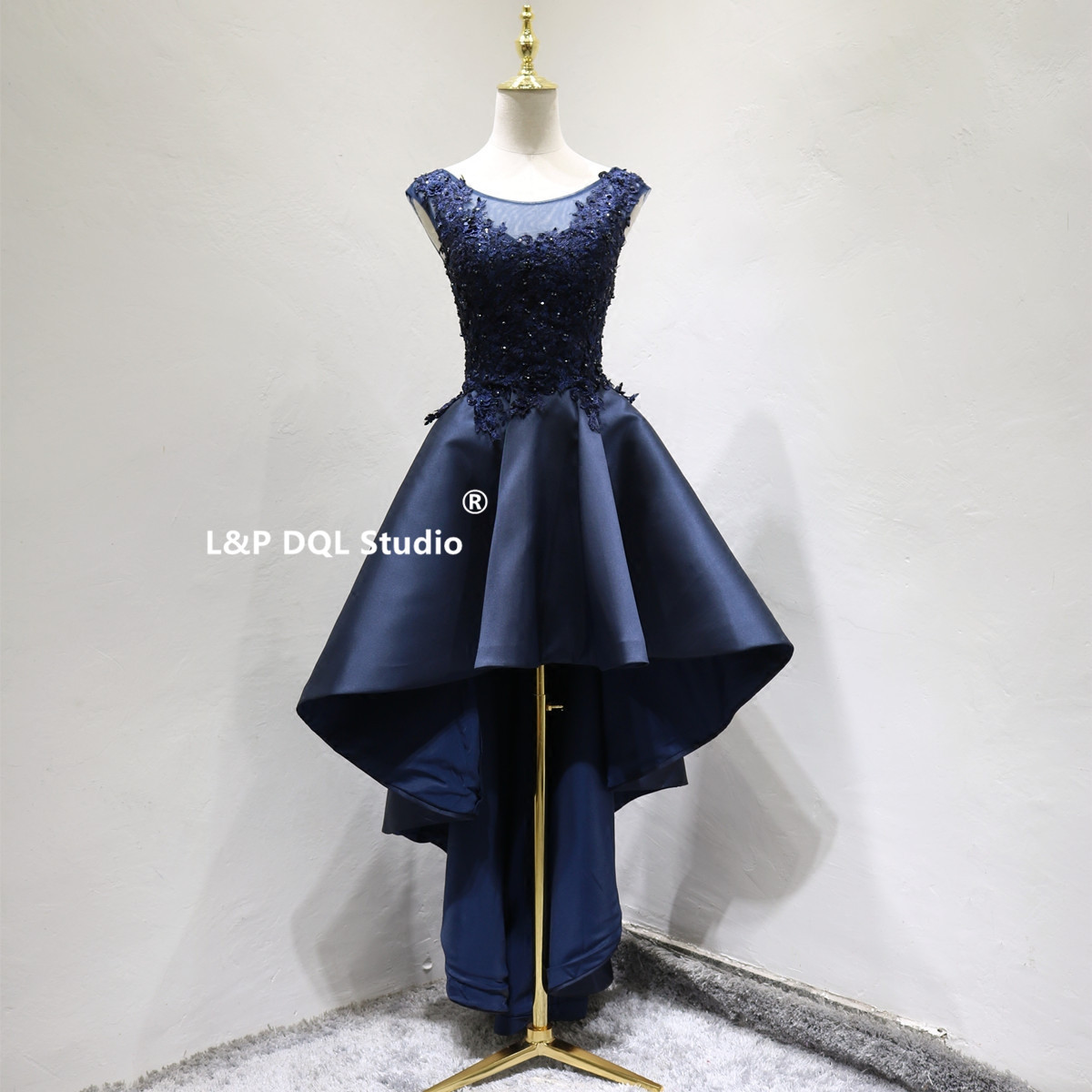 Dark Navy Hi Lo Prom Dresses High Quality Satin Applique with Beads Sequins Evening Dresses Party Dress Lace-up/Zipper Back Real Pictures, Gray
Dark Navy Hi Lo Prom Dresses High Quality Satin Applique with Beads Sequins Evening Dresses Party Dress Lace-up/Zipper Back Real Pictures, Gray