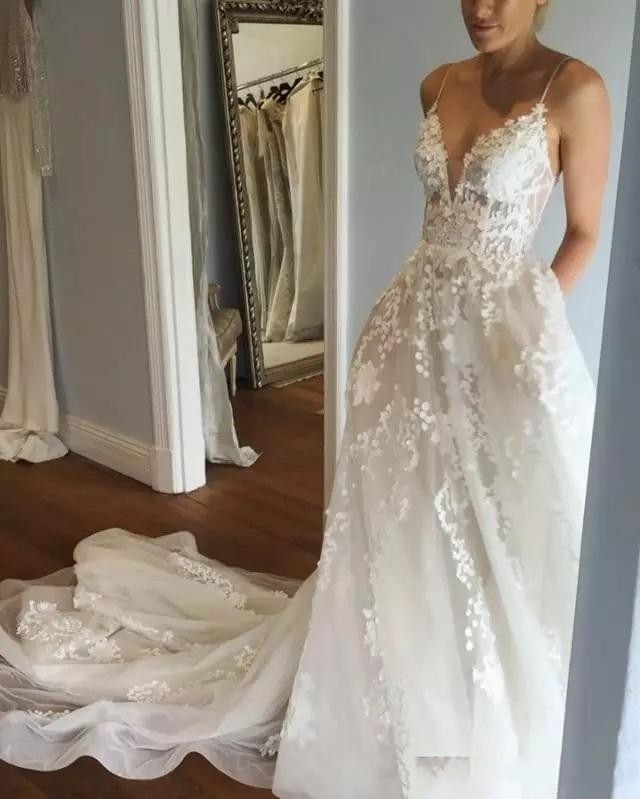 Line Sexy A Lace Dresses Spaghetti Straps Applique Backless Court Train Vintage Wedding Party Gowns Bridal Dress Custom pplique