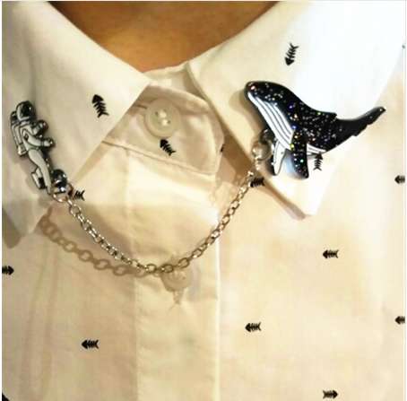 The new cosmic space whales cartoon badge xionghua metal alloy Clothing collar pin The astronaut drip brooch