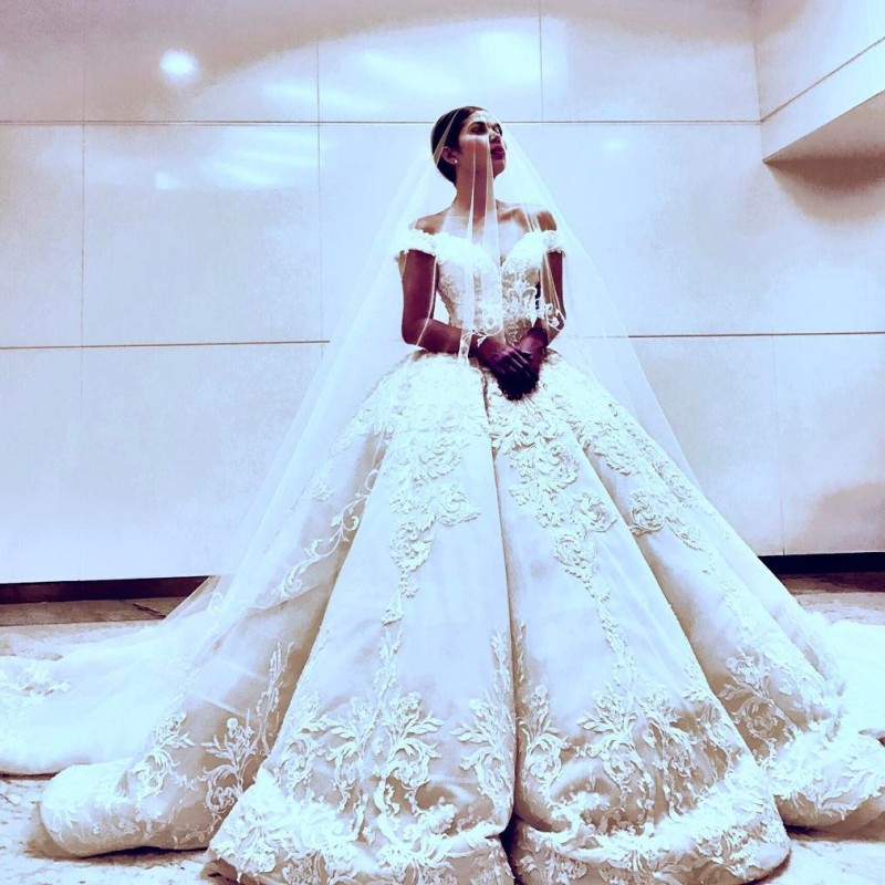 Classic Stylish Ruched Wedding Gowns Beads Lace Appliques Tulle Ball Gown Bridal Dresses 2018 Custom Made Charming Plus Size Wedding Dresses, Red
Classic Stylish Ruched Wedding Gowns Beads Lace Appliques Tulle Ball Gown Bridal Dresses 2018 Custom Made Charming Plus Size Wedding Dresses, Red
