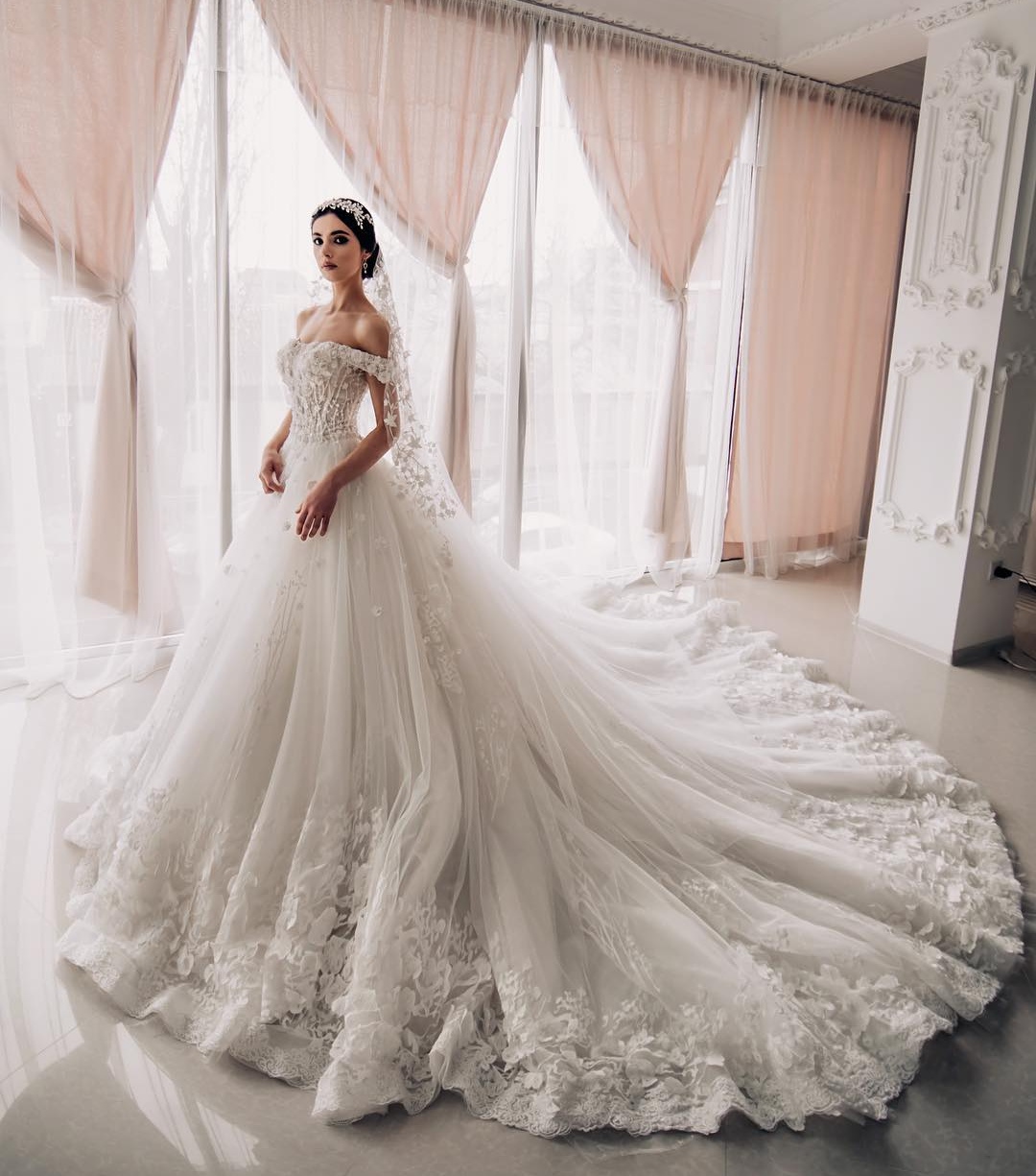Dreamy Enchantment Tulle Wedding Dress With 3D Flowers Elegant Off Shoulder Beading A-Line Bridal Dress Glamorous Appliqued Wedding Gowns