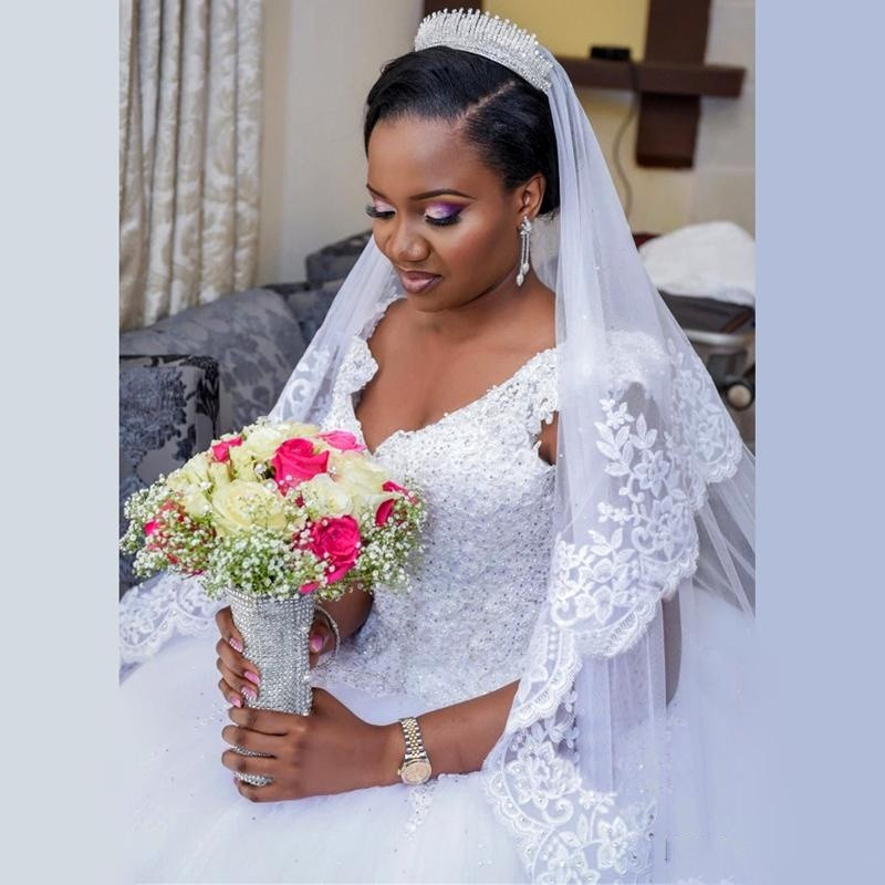 Nigerian New African Ball Gown Dresses Plus Size V Neck Sequined Lace Applique Court Train Tiered Tulle Wedding Dress Bridal Gowns s