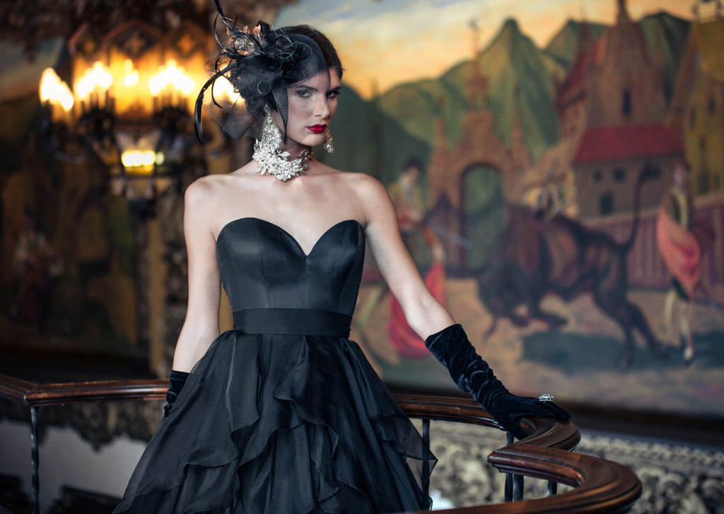 Black Wedding Dresses Sweetheart Tiered Sweep Train Sleeveless Black Gothic Bridal Dress Custom Made Plus Size Vintage Wedding Gowns