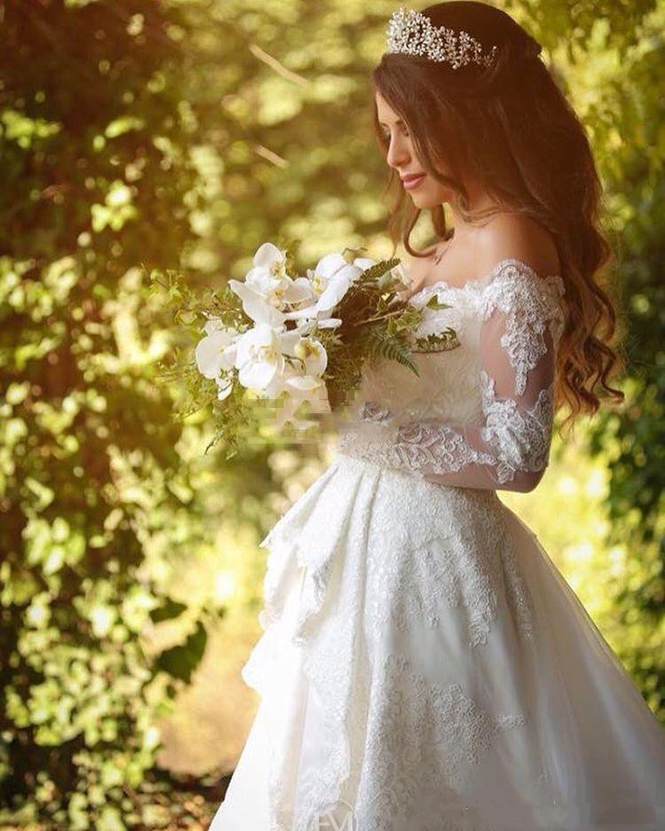 Country Lace New Wedding Dress Off Shoulder Long Sleeves Applique Tiered Court Train Bridal Dresses Gowns es