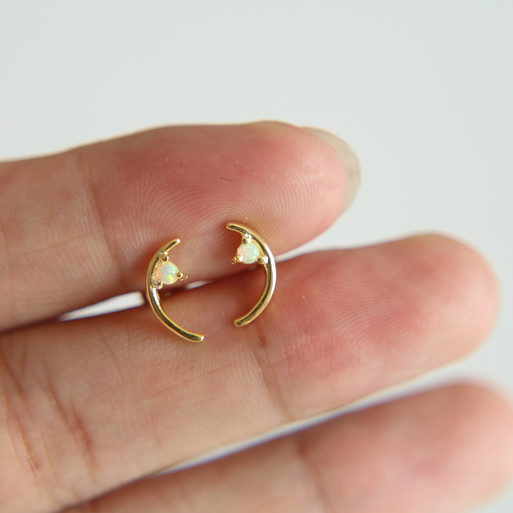 2018 minimal delicate dainty earring Tiny thin moon stud with 1 opal simple crescent moon cute lovely girl earring jewelry