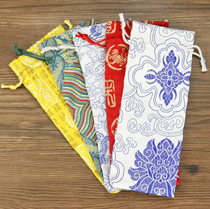 Free Ship 50pcs 7.5*19cm Handmade Silk Fabrics Drawstring Pouch Jewelry Earring Bracelet Comb Bags Wedding Favors Party Gift Bags
Free Ship 50pcs 7.5*19cm Handmade Silk Fabrics Drawstring Pouch Jewelry Earring Bracelet Comb Bags Wedding Favors Party Gift Bags