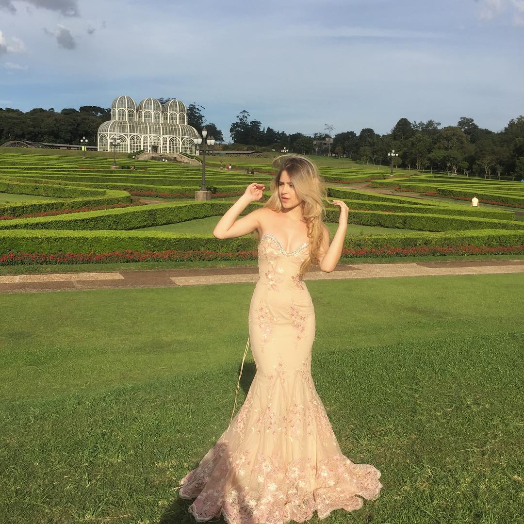 Beautiful Sweetheart Crystals Beaded Neckline Long Prom Dresses Lace Flowers Appliqued Mermaid Prom Evening Gowns Corset Back