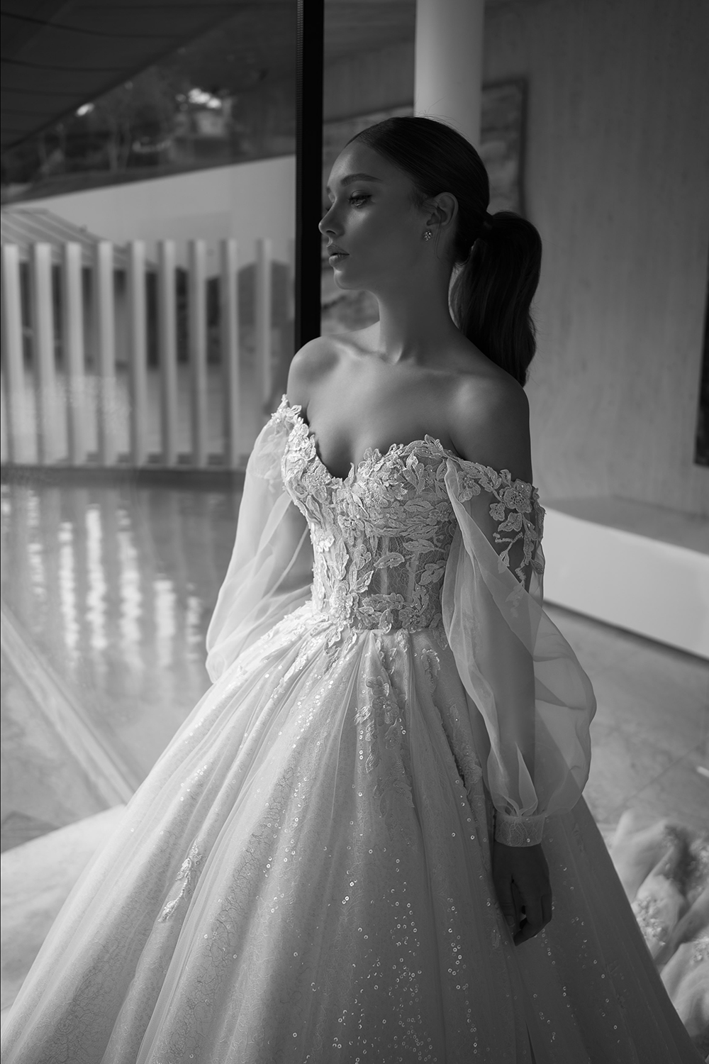 Classy Lace Ball Gown Wedding Dresses Long Sleeves Off The Shoulder V Neck Sequined Bridal Gowns Appliqued Chapel Tulle Vestidos De Novia