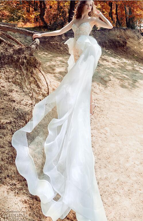 2019 Sexy Spaghetti Short Wedding Dress Illusion Bodice Exposed Boning Lace Applique Bridal Gowns With Detachable Train B.N