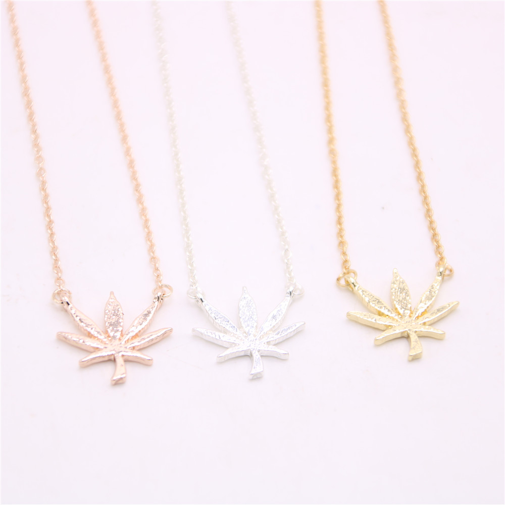 2018 Plant shape pendant necklace Maple leaf pendant necklace designed for women Retail and wholesale mix
2018 Plant shape pendant necklace Maple leaf pendant necklace designed for women Retail and wholesale mix