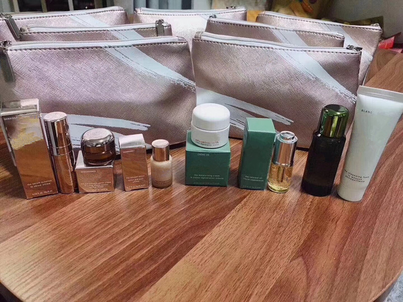 New La 7pcs/kit 7ml Moisturizing cream 3ml expression eye cream 4ml rserum essence 5ml lotion 5ml renewal oil 30ml toner 30ml cleansing foam
New La 7pcs/kit 7ml Moisturizing cream 3ml expression eye cream 4ml rserum essence 5ml lotion 5ml renewal oil 30ml toner 30ml cleansing foam