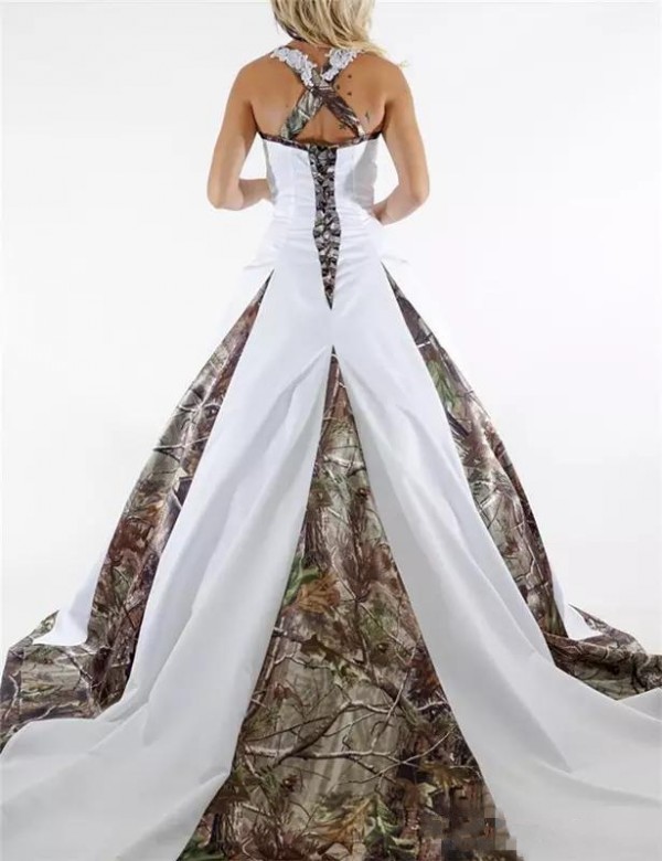 Fall 2018 Camo Wedding Dresses A Line Halter Neck Chapel Train Lace-up Back Lace Appliqued Country Camouflage Bridal Gowns
