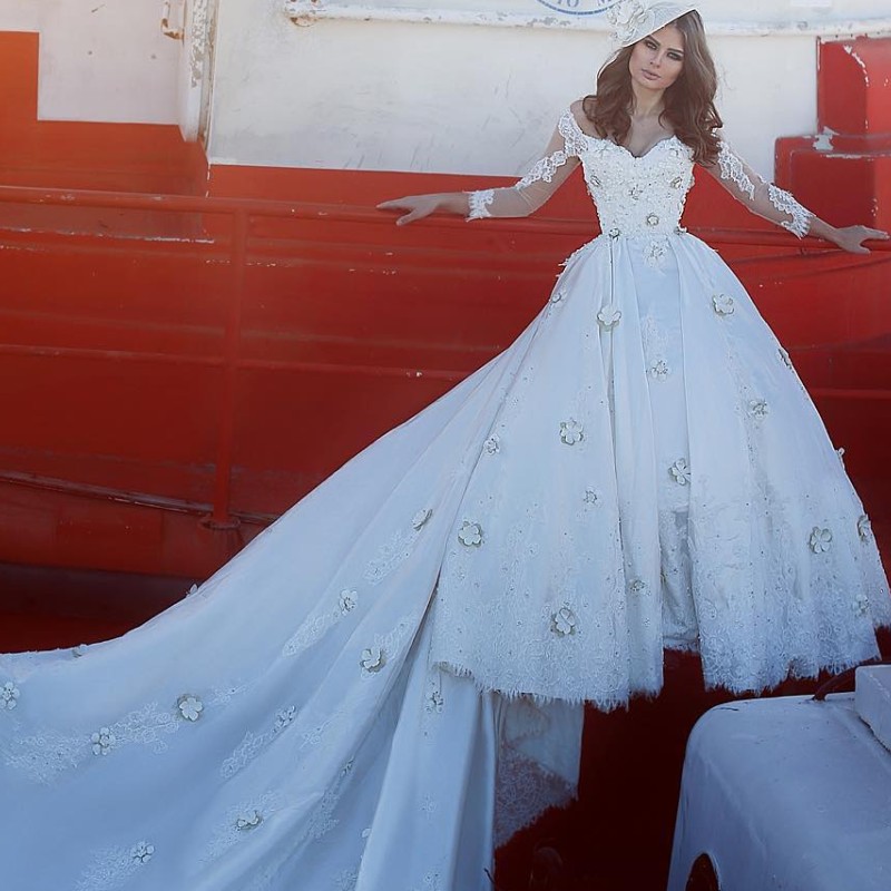 Gorgeous Chapel Train Wedding Dresses Off Shoulder Beads Lace Applique Long Sleeves Bridal Dress Charming A-Line Saudi Arabia Wedding Dress