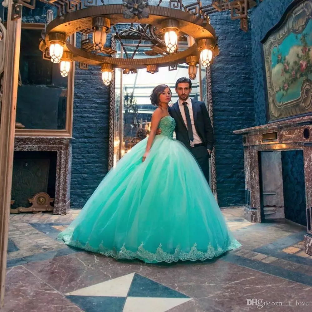 Top Quality 2019 Prom Dresses Vestidos De Fiesta Strapless Neckline Beaded Lace Bodice Puffy Skirt Green Tulle Quinceanera Ball Gowns