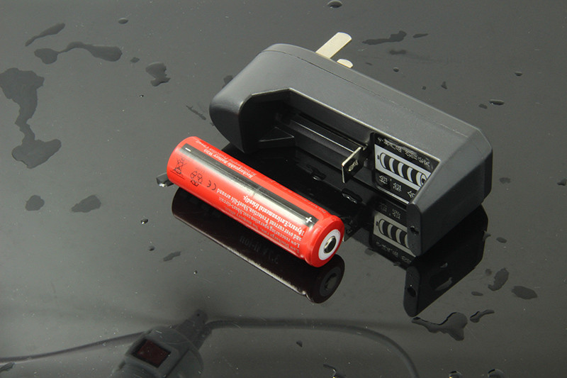 High Power 5mW 532nm Laser Pointer Pen Green Laser Pen Burning Beam Light Waterproof With 18650 Battery+18650 Charger