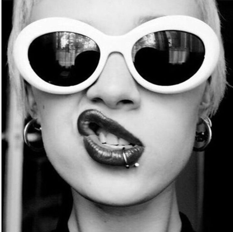 Vintage Oval Sunglasses Women Brand Designer Retro Sunglass Man Fashion Female Male Eyewear Sun glass kurt cobain glasses
Vintage Oval Sunglasses Women Brand Designer Retro Sunglass Man Fashion Female Male Eyewear Sun glass kurt cobain glasses