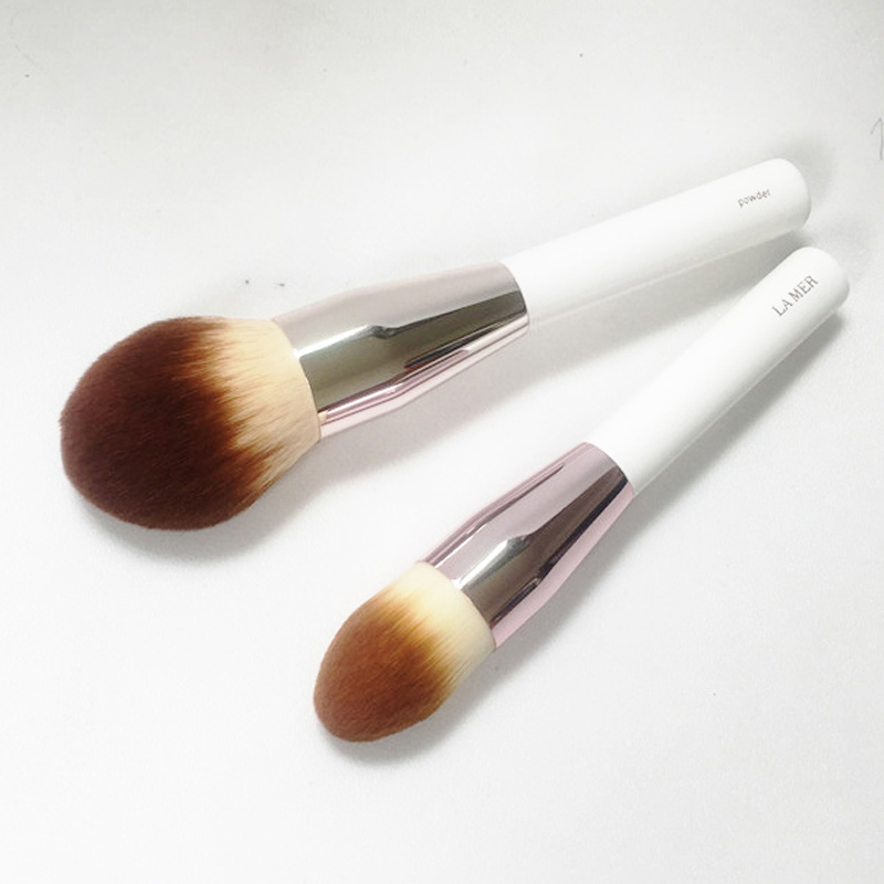 LA MER POWDER & FOUNDATION BRUSH - Soft Synthetic Hair Large Powder Flawless finish - Beauty Makeup Brushes Blender
LA MER POWDER & FOUNDATION BRUSH - Soft Synthetic Hair Large Powder Flawless finish - Beauty Makeup Brushes Blender