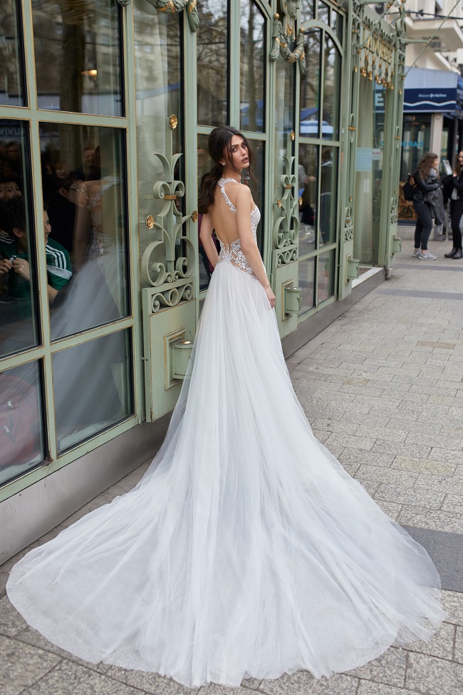 2019 Julie Vino Beach Wedding Dresses Side Split Beaded Illusion Backless Sweep Train Boho Wedding Gown robe de mariée Bohemian Bridal Dress
