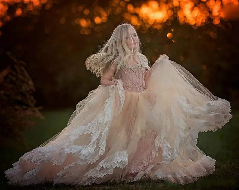Tiered Tulle Cute Flower Girl Dresses For Bohemian Wedding Spaghetti Lace Applique Sweep Train Girls Pageant Dress Birthday Gowns