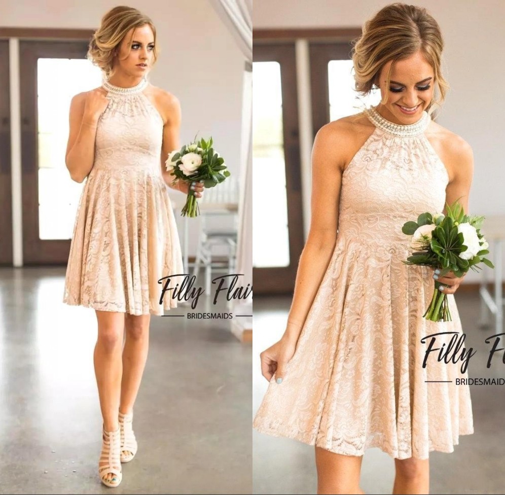Champagne Lace Bridesmaid Dresses 2021 Country Knee Length With Pearls Jewel Neck Zipper Back Western Maid of Honor Gown Custom Made
Champagne Lace Bridesmaid Dresses 2021 Country Knee Length With Pearls Jewel Neck Zipper Back Western Maid of Honor Gown Custom Made