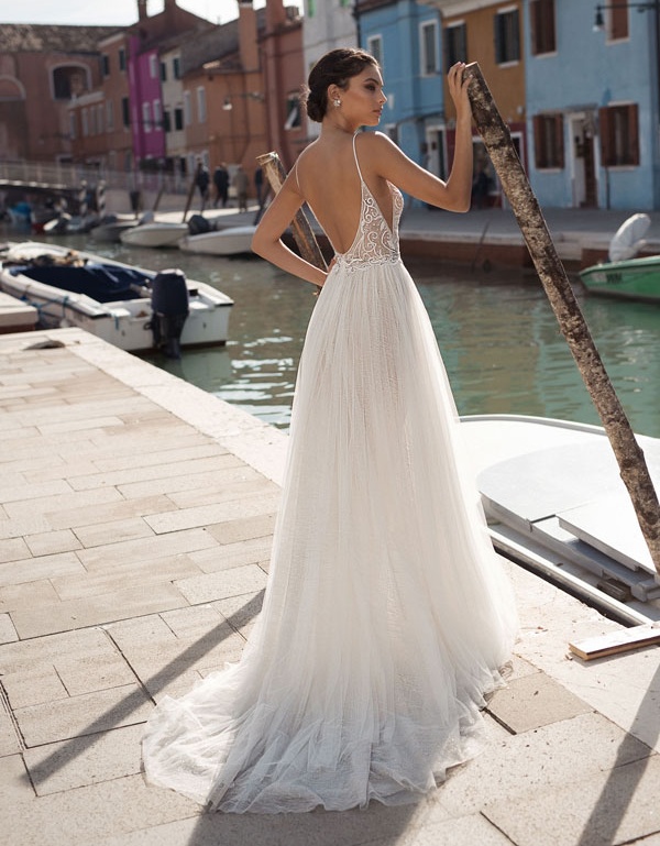 Amazing Backless Beach Wedding Dresses Spaghetti Straps Beaded Bohemian Side Split Bridal Gowns A Line Tulle Appliqued Boho Vestido De Novia