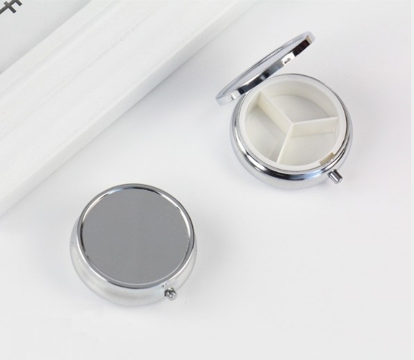 Metal pill box with removable seperaters Portable Pill box factory wholesales nice medical splitters free shipping, As pic
Metal pill box with removable seperaters Portable Pill box factory wholesales nice medical splitters free shipping, As pic