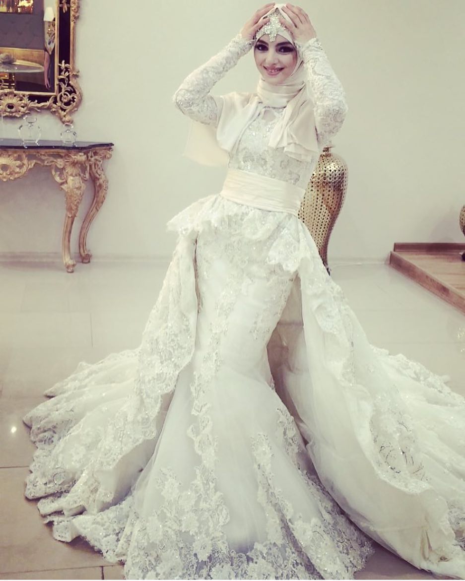 Glamorous Saudi Arabia Wedding Dresses Beaded Lace Applique Long Sleeves Mermaid Bridal Dress With Overskit 2018 Fashion Muslim Wedding Gown