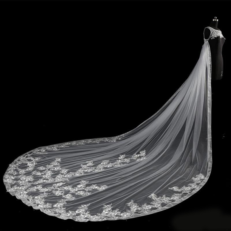 2020 Elegant Appliques Lace Sleeveless 115inch Cathedral Train Wedding Bridal Wraps Sheer Jewel Neck Wedding Bridal Capes