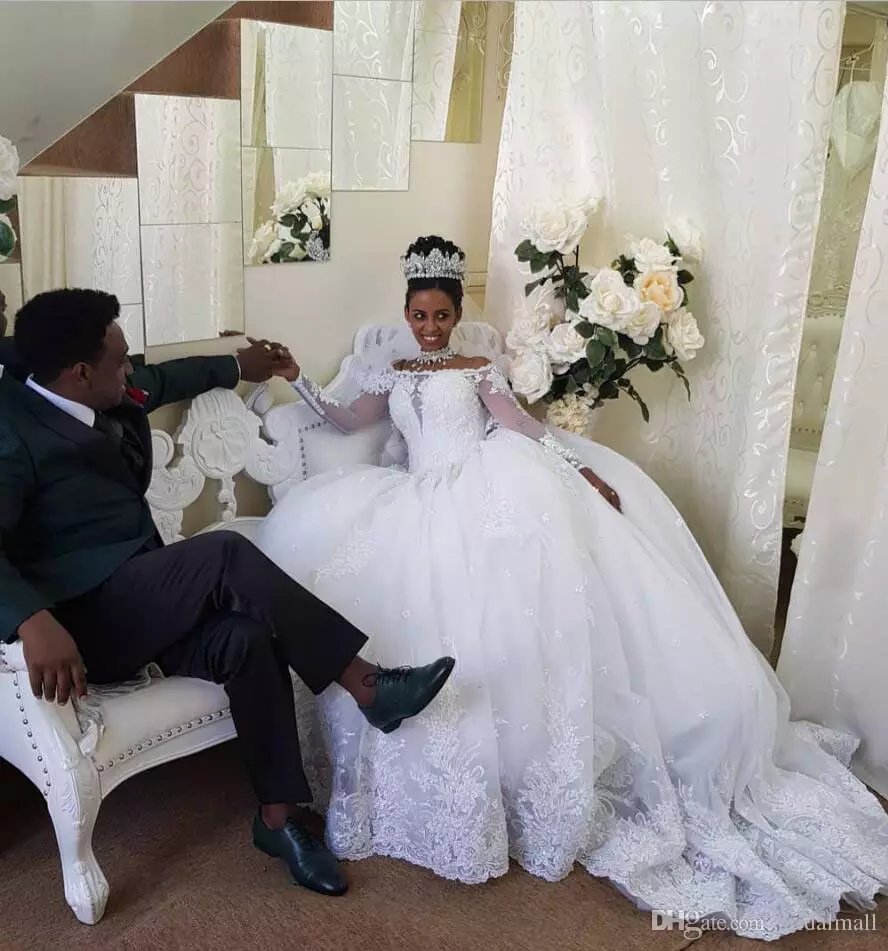 2019 New Arrival Long Sleeve Wedding Dresses Off The Shoulder A Line African Lace Applique Beach Country Bridal Gowns Bohemian Wedding Dress