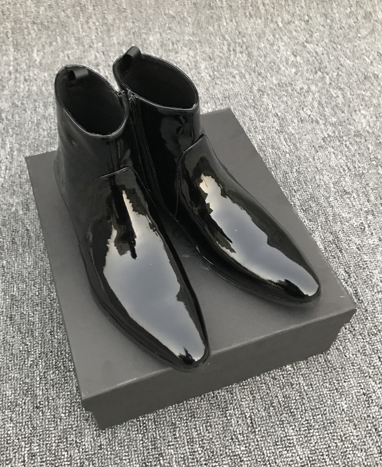 Real Picture Europe and the United States autumn and winter men's leather boots British high help patent leather Martin boots, Black
Real Picture Europe and the United States autumn and winter men's leather boots British high help patent leather Martin boots, Black