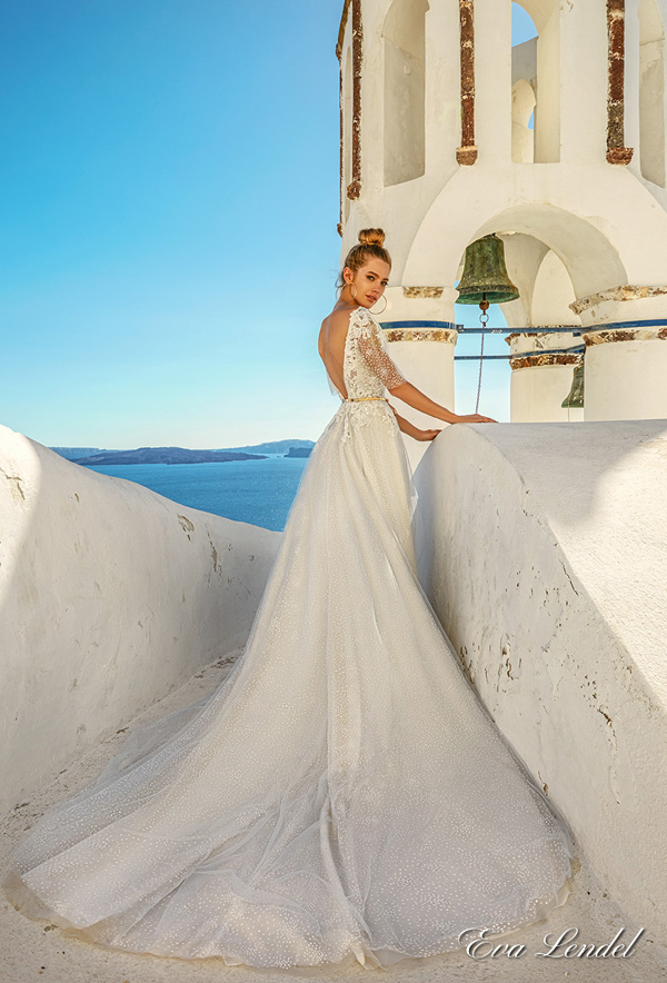 A Line Ivory Lace Wedding Dresses With Short Sleeve Jewel Neck Sweep Train Appliques Sexy Backless Wedding Dress Bohemian Boho Bridal Gowns