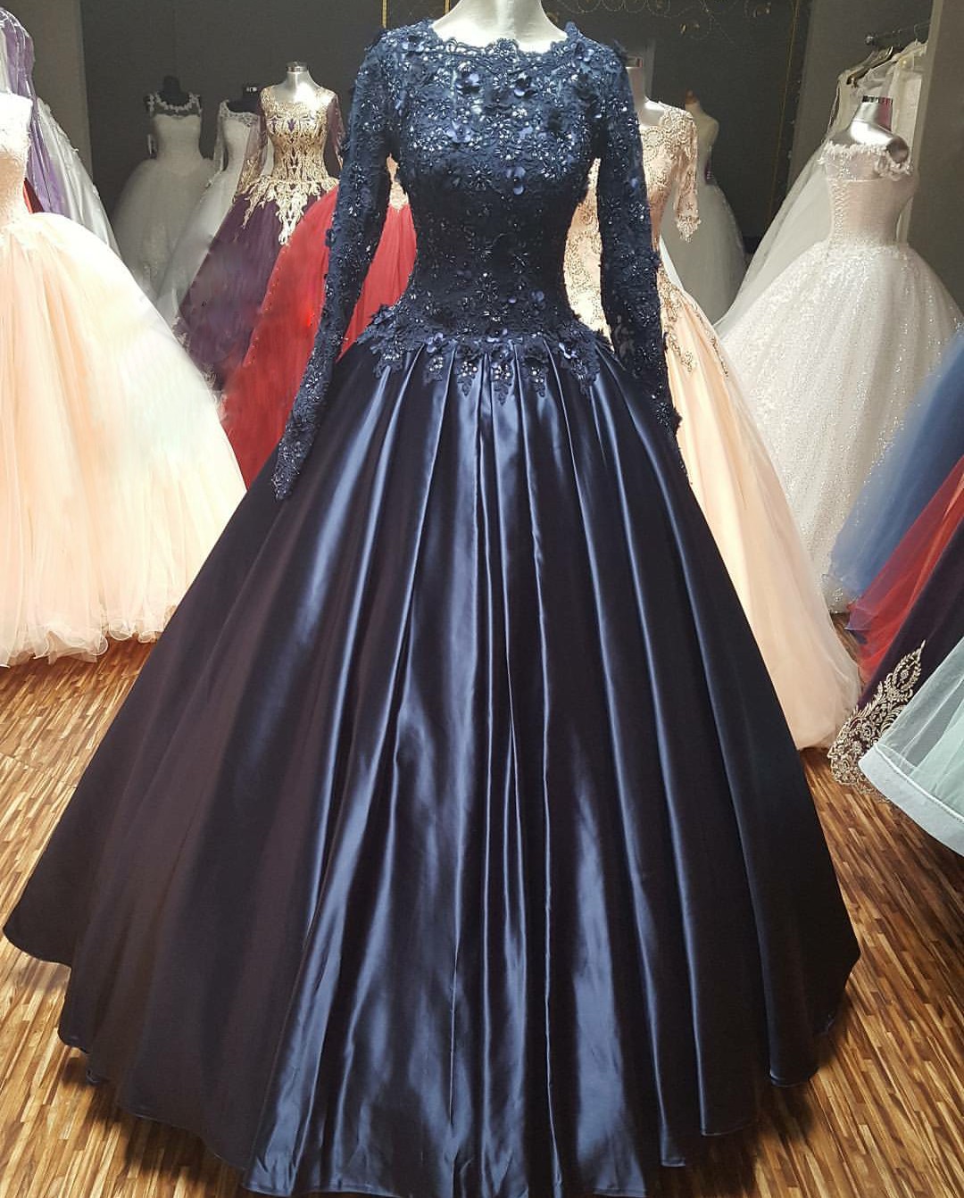 Navy Blue Evening Dresses Prom Gowns 2019 Modest Long Sleeve Yousef Aljasmi Dubai Arabic Prom Dress Floral Lace Applique Party Dress