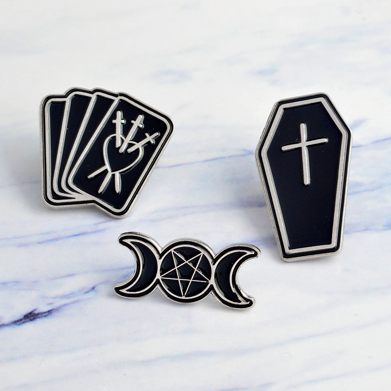Miss Zoe Coffin Moon Star Poker Black Goth Gothic Pins Brooches Denim Jacket Pin Buckle Shirt Badge Fashion Gift for Friend
Miss Zoe Coffin Moon Star Poker Black Goth Gothic Pins Brooches Denim Jacket Pin Buckle Shirt Badge Fashion Gift for Friend