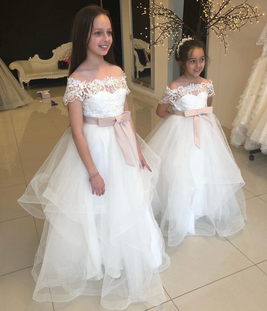 Lovely Lace Flower Girl Dresses For Weddings With Sash Off The Shoulder Toddler Pageant Gowns Tulle Halter Neck Tiered Kid Dress, Green
Lovely Lace Flower Girl Dresses For Weddings With Sash Off The Shoulder Toddler Pageant Gowns Tulle Halter Neck Tiered Kid Dress, Green