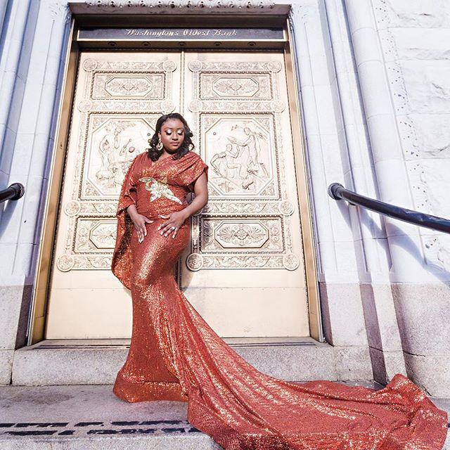 Ravishing Sequins Mermaid Prom Dresses Sparkly V-Neck Lace Applique Short Sleeve Party Gowns Glamorous Plus Size Formal Evening Dresses