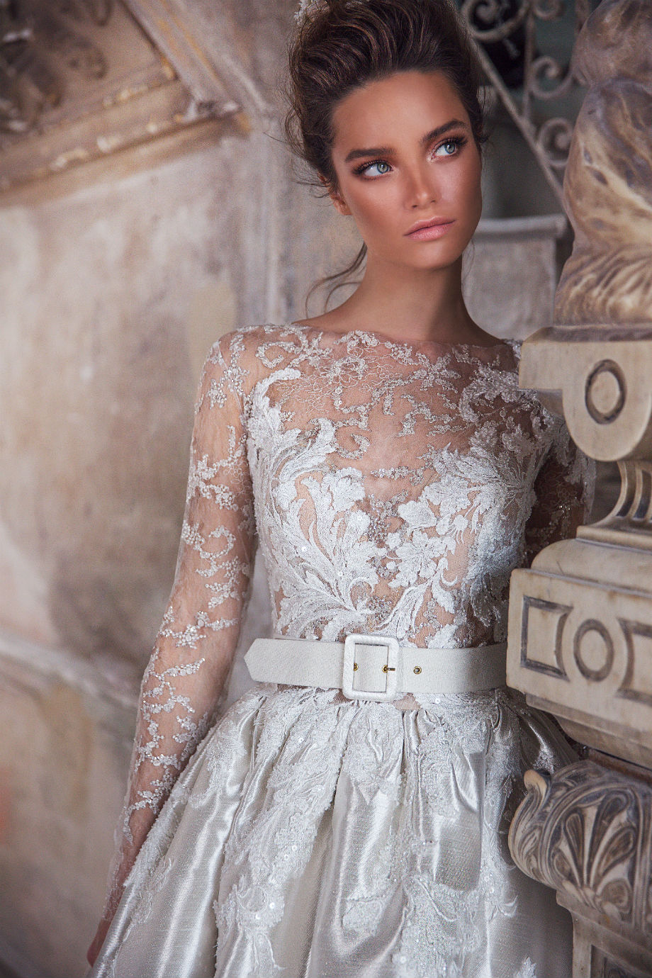 Massive Satin Bateau Neck Long Sleeve Wedding Dresses Illusion Lace Appliques Gitter Luxury Beach Bridal Gowns Custom Made Wedding Dress