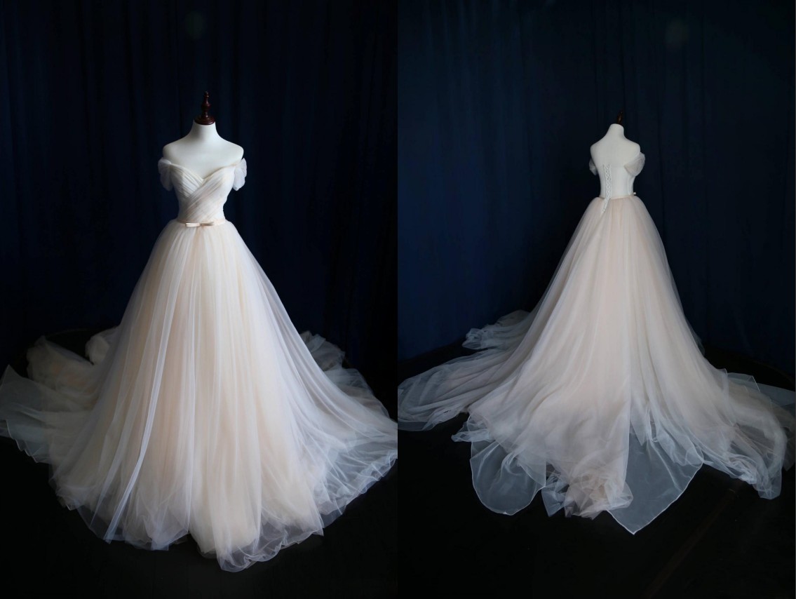 Charming Champagne Wedding Dress Cheap 2022 Off the shoulder with Short sleeves Tulle Organza A line Ribbon With Bows Real Photo Designer, Red
Charming Champagne Wedding Dress Cheap 2022 Off the shoulder with Short sleeves Tulle Organza A line Ribbon With Bows Real Photo Designer, Red