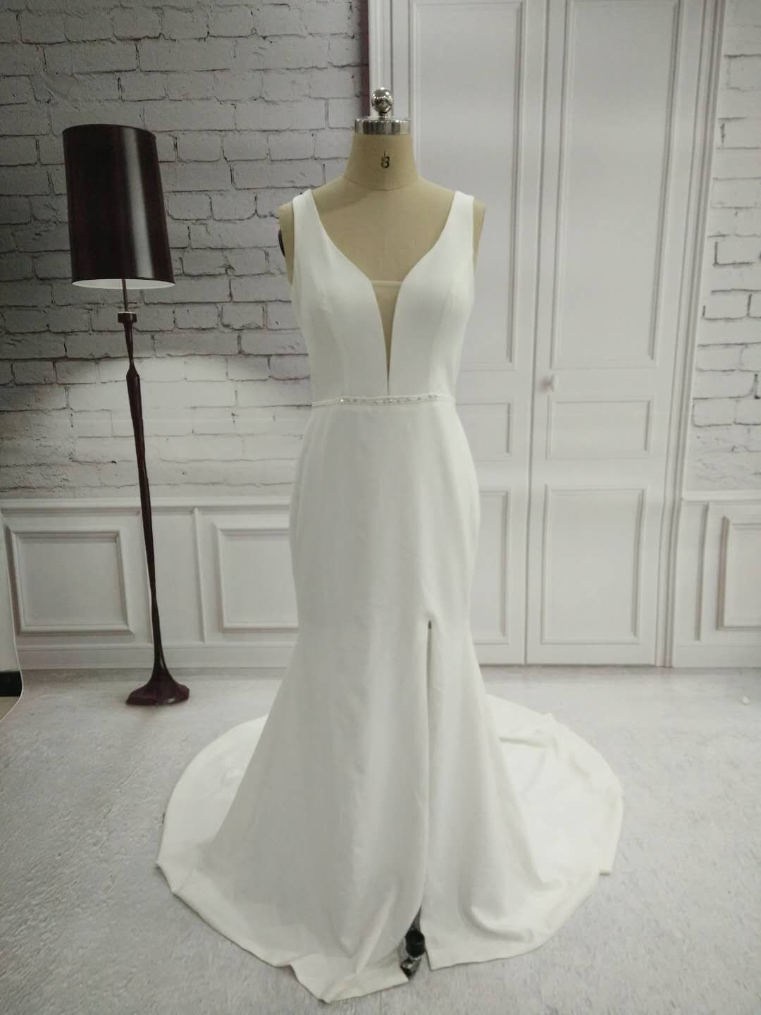 Real Pictures Elegant Mermaid Bridal Gowns Satin Long Side Slit Wedding Dresses Custom Made Open Back Sweep Train V-Neck Brautikleid, Champagne
Real Pictures Elegant Mermaid Bridal Gowns Satin Long Side Slit Wedding Dresses Custom Made Open Back Sweep Train V-Neck Brautikleid, Champagne