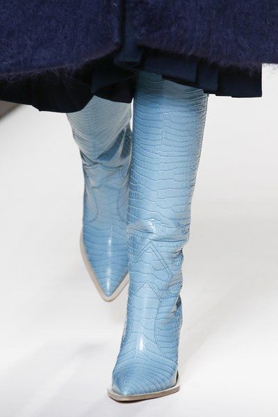 Wedged Pointed Toe Fashion Designer Strange High Heels Real Leather Women Shoes New Autumn Winter Martin Boots Runways Long Woman Boots
Wedged Pointed Toe Fashion Designer Strange High Heels Real Leather Women Shoes New Autumn Winter Martin Boots Runways Long Woman Boots