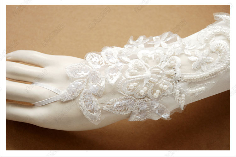 Angel Tree Wholesale In Stock Appliques Beading Wedding Glove Gants Mariage Woman Lace White Fingerless New Bride Gloves 2018