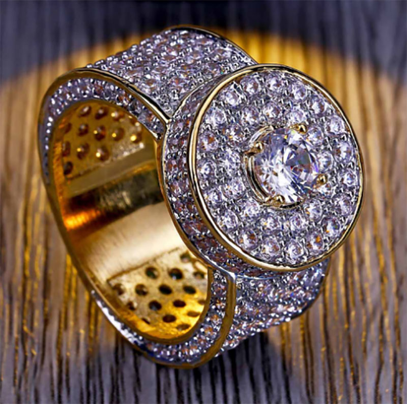 Top Quality Custom Cluster Iced Out Cubic Zirconia Micro Pave Bling Bling Rings 18K Gold Plated Simulated Diamonds Hip Hop Ring
Top Quality Custom Cluster Iced Out Cubic Zirconia Micro Pave Bling Bling Rings 18K Gold Plated Simulated Diamonds Hip Hop Ring