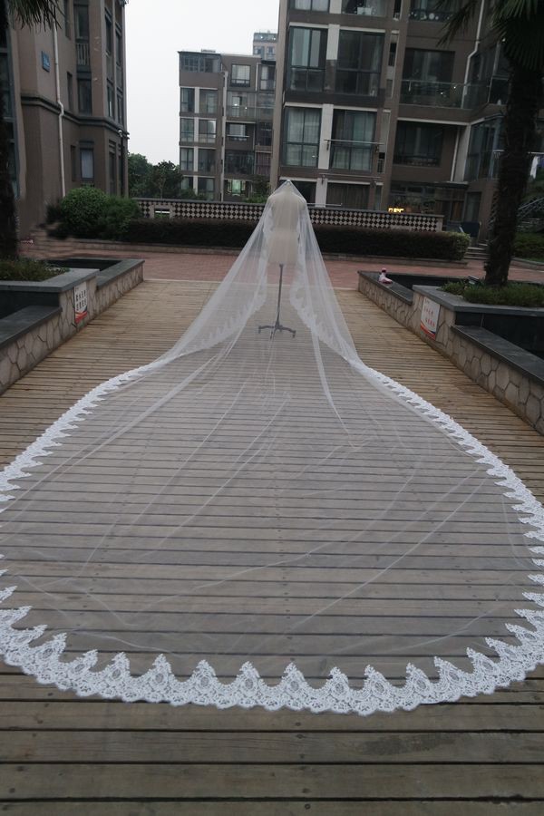 lace edge 3*6 metres wedding veils Cathedral length long Bridal veils Wedding Veil ship by DHL, Red
lace edge 3*6 metres wedding veils Cathedral length long Bridal veils Wedding Veil ship by DHL, Red