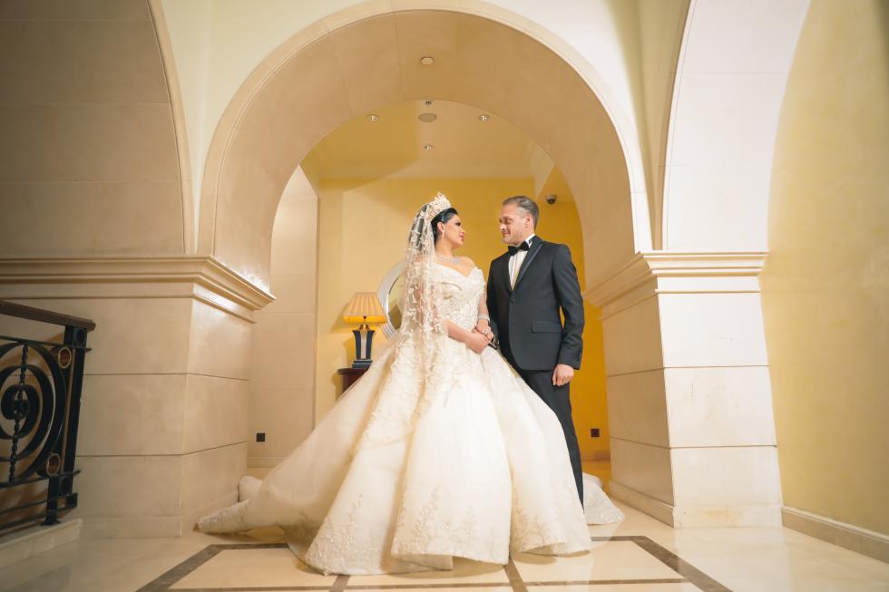 Luxury Ball Gown Wedding Dresses Off The Shoulder Lace Appliques Ruffle Sweep Train Plus Size Wedding Dress With Petticoat Bridal Gowns