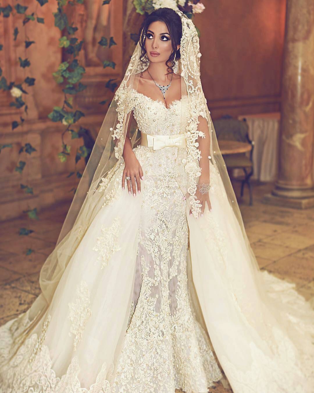Luxurious Pearls Mermaid Wedding Dress With Overskirt Off Shoulder Beads Floral Lace Appliques Wedding Gown Glamorous Saudi Bridal Dresses