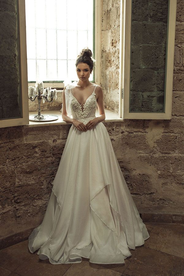 2019 Julie Vino Wedding Dresses A Line Spaghetti Lace Appliques Beaded Backless Sexy Beach Wedding Dress Plus Size Country Bridal Gowns